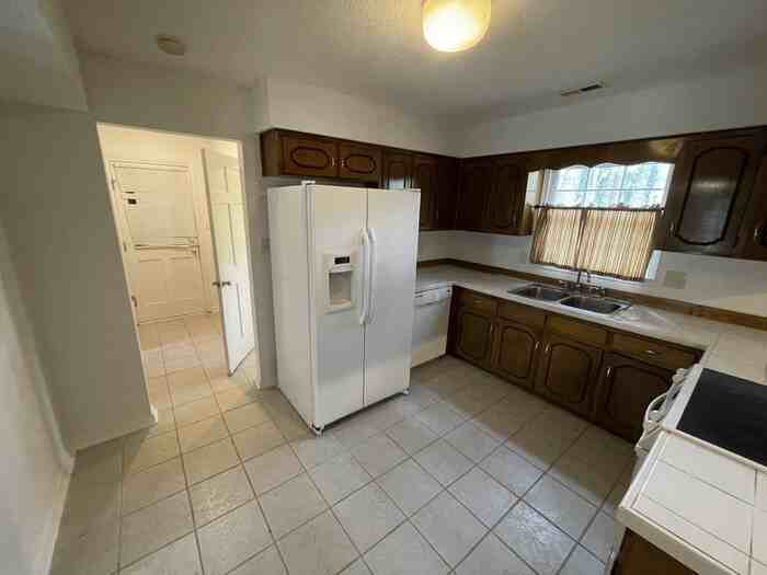 6916 Glendower Rd - Photo 3 of 16