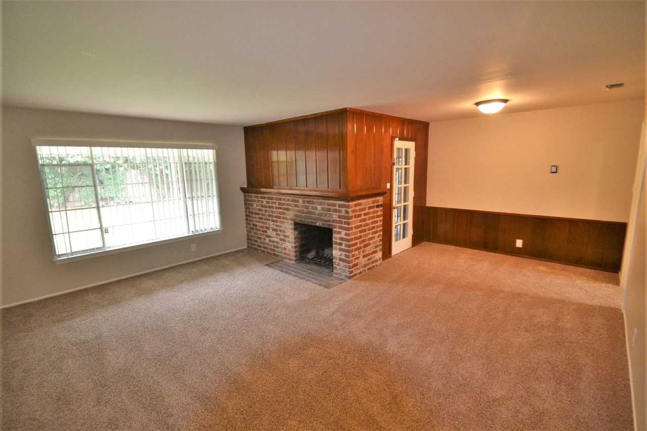4300 42nd Ave - Photo 3 of 15