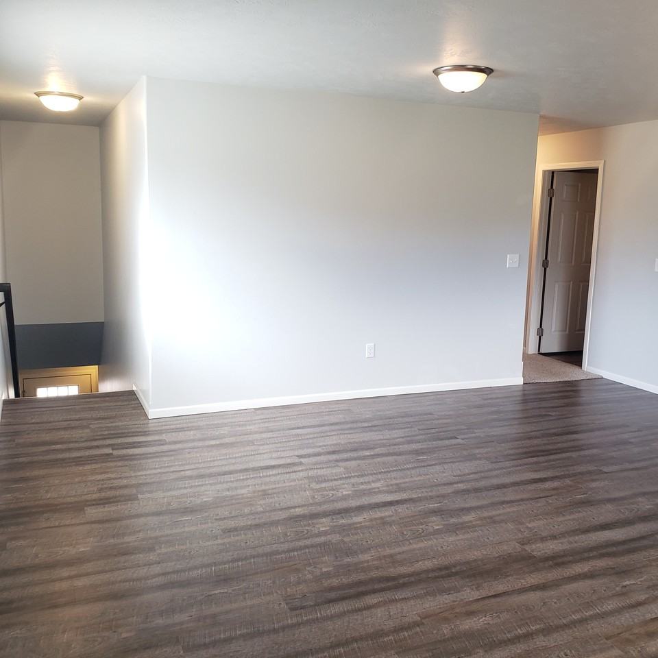 404 North Sioux Boulevard #4 - Photo 2 of 12