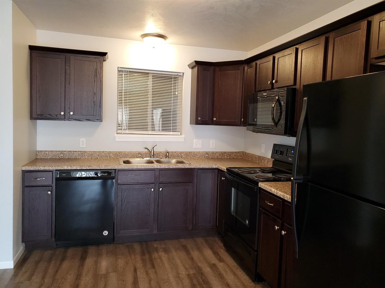 404 North Sioux Boulevard #4 - Photo 4 of 12