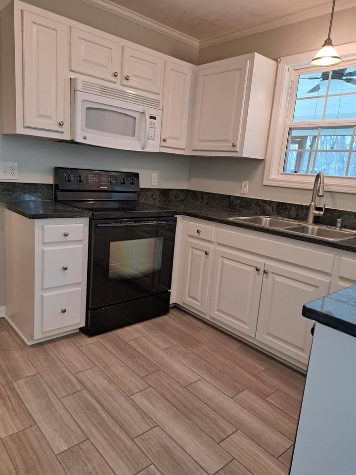 1908 Joslyn Dr #1 - Photo 5 of 15