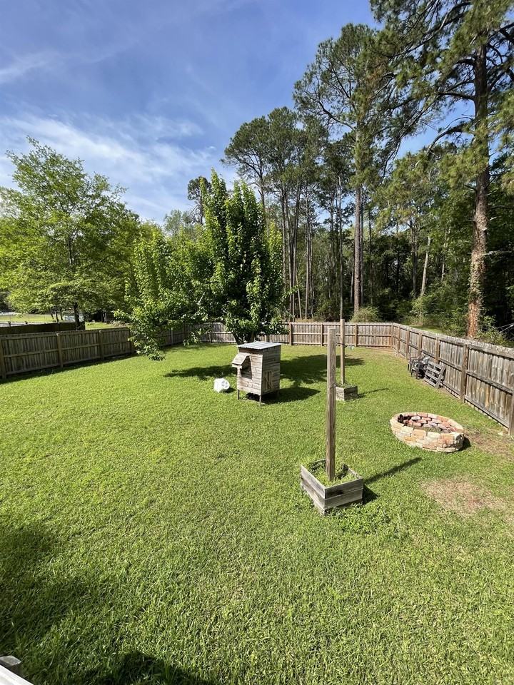 310 S Victory Dr #1 - Photo 2 of 10