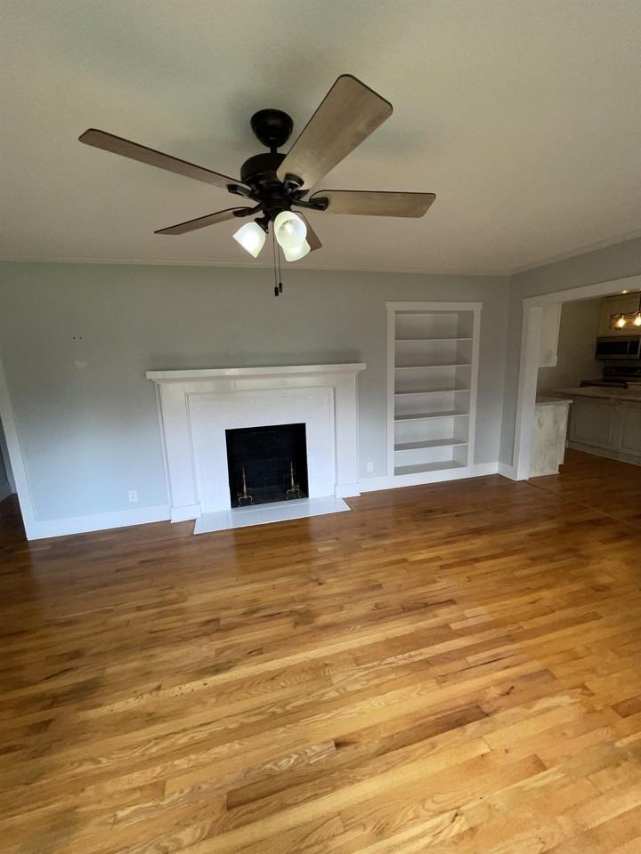 310 S Victory Dr #1 - Photo 3 of 10