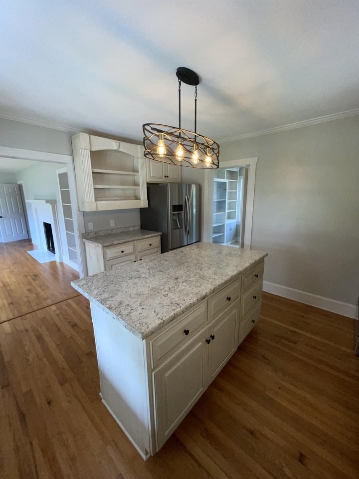 310 S Victory Dr #1 - Photo 4 of 10