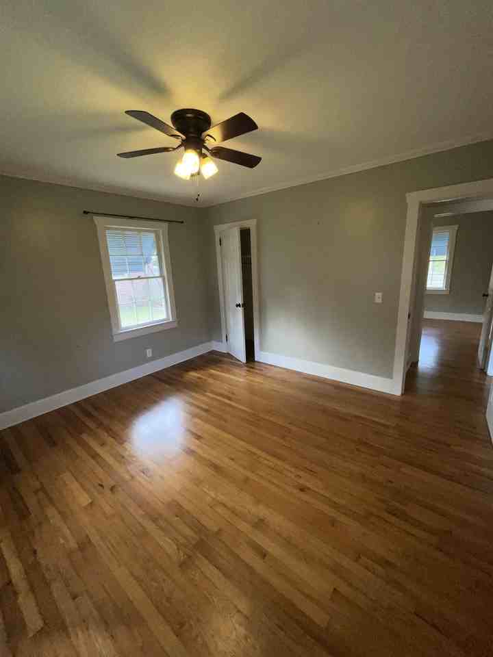 310 S Victory Dr #1 - Photo 7 of 10