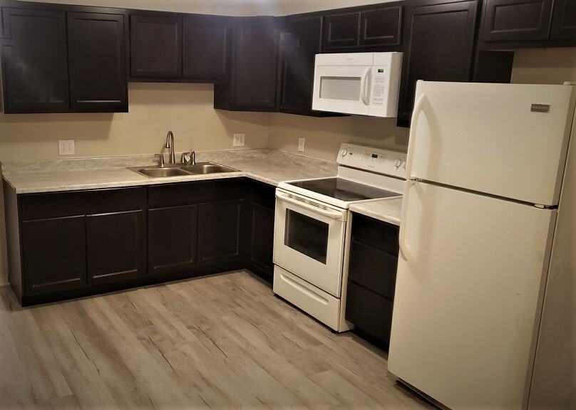 3215 N Quail Dr - Photo 2 of 3