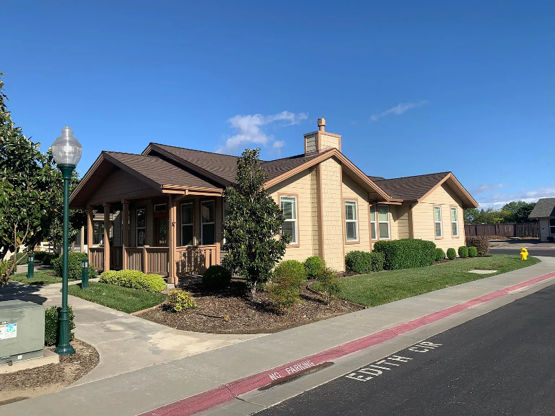 1350 Edith Cir - Photo 2 of 10