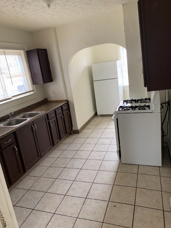 160 Jesse Ave - Photo 3 of 13