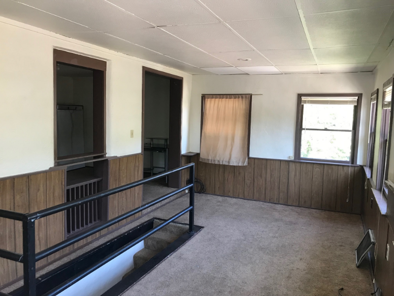 1017 Manitou Ave - Photo 3 of 11