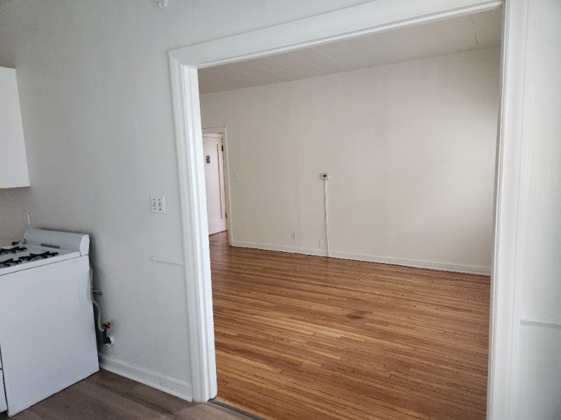 2025 Cheremoya Ave - Photo 3 of 17