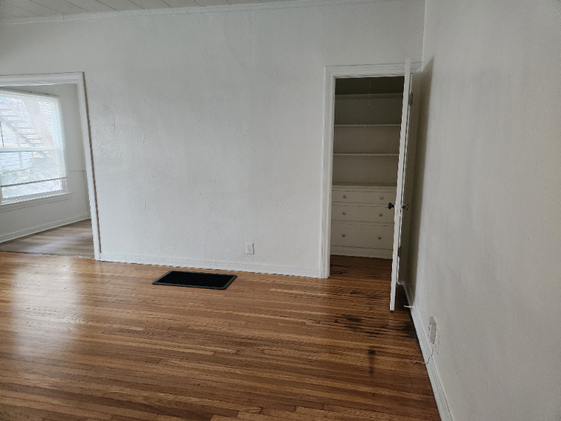 2025 Cheremoya Ave - Photo 4 of 17