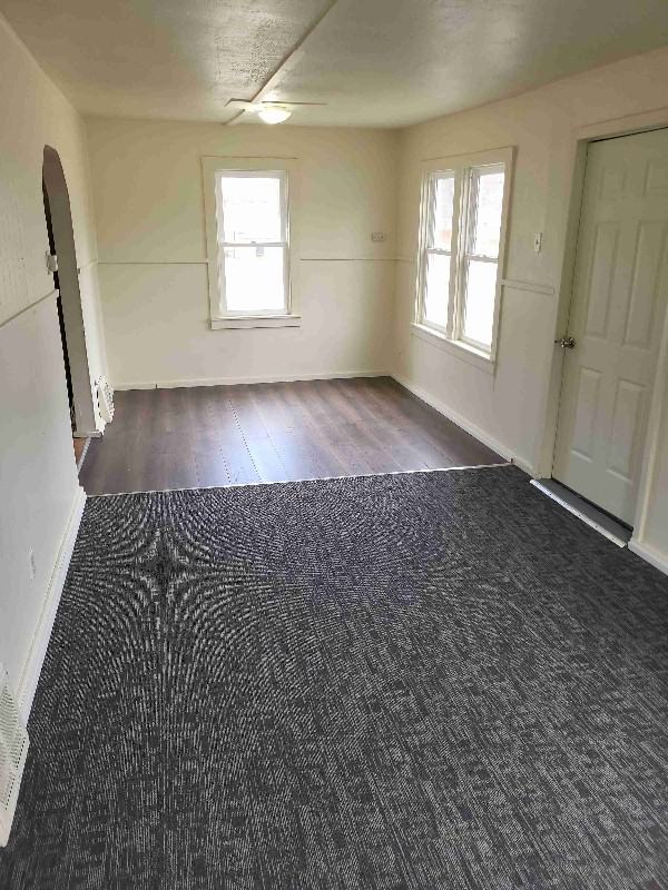 1080 Thomas Ave - Photo 3 of 12