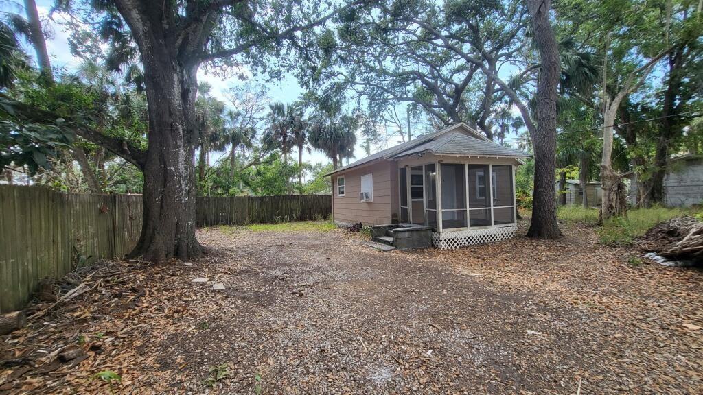 230 Delray Ave #B - Photo 2 of 6