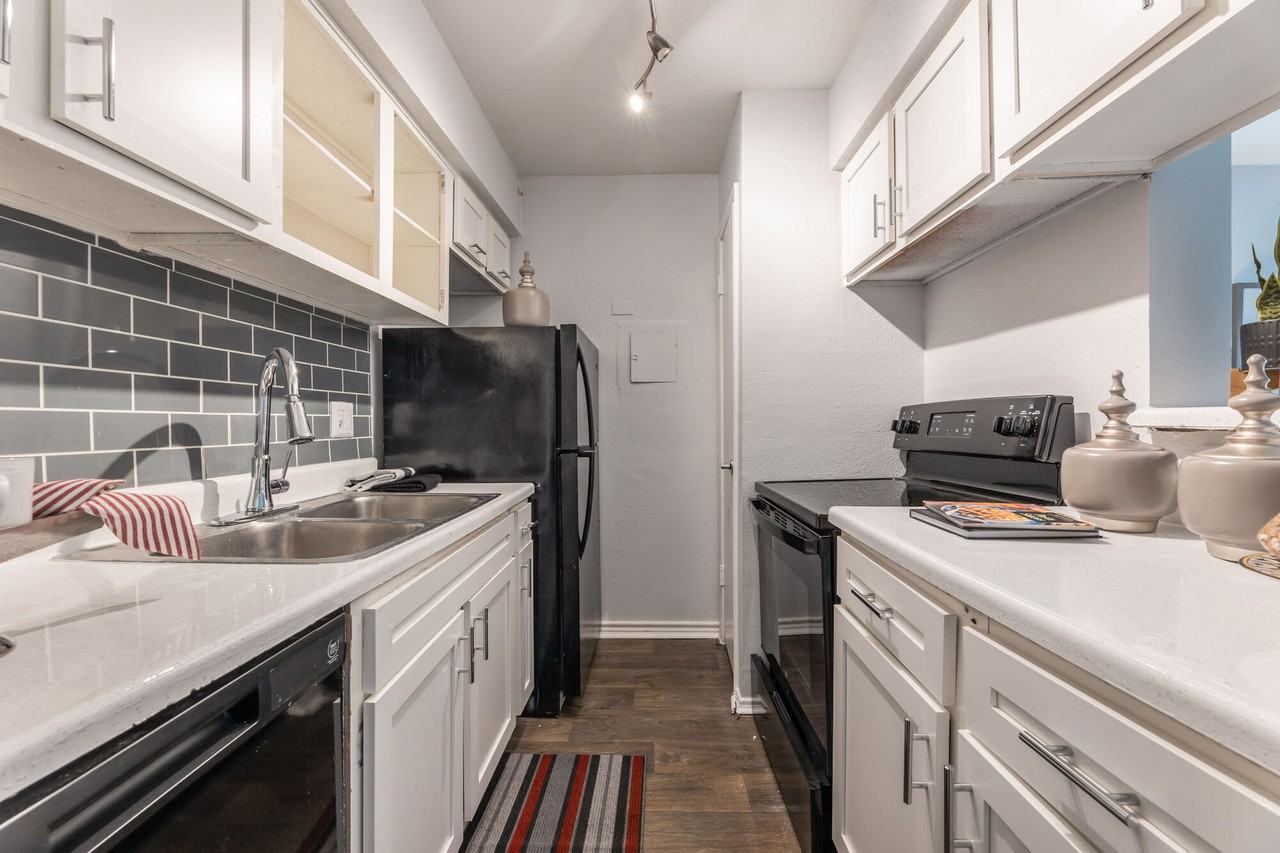 The Gates 8630 Easton Commons Dr, Houston, TX 77095 Apartment for