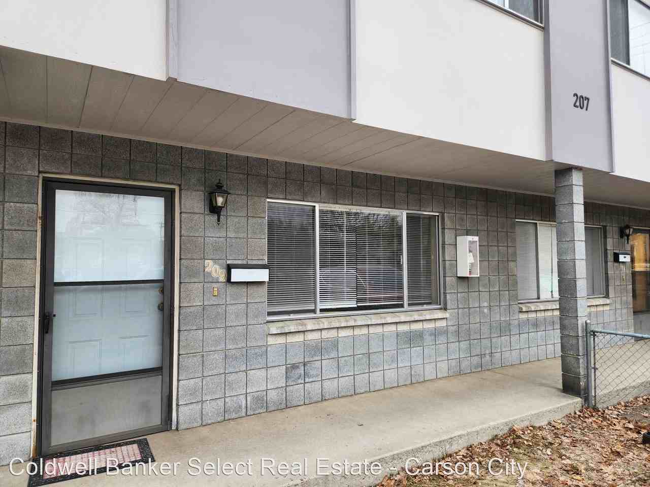 207/209//211/213 W Musser* - Photo 2 of 13