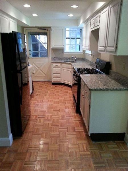 York Lynne Manor - Photo 3 of 7