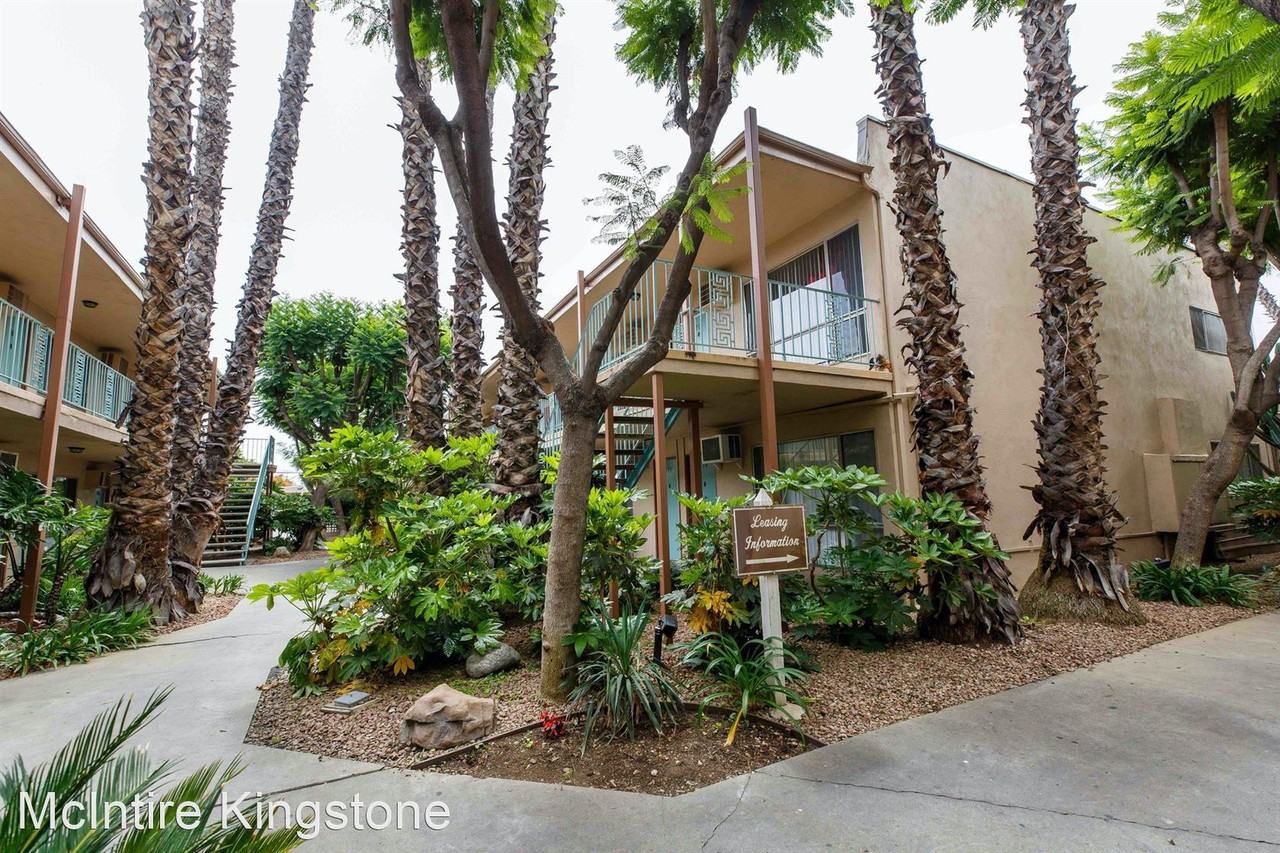 STUNNING APARTMENT! GREAT LOCATION! POOL PROPERTY - Photo 3 of 48