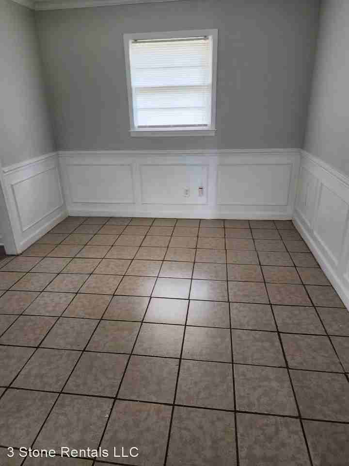 1556 Malden Drive - Photo 2 of 8