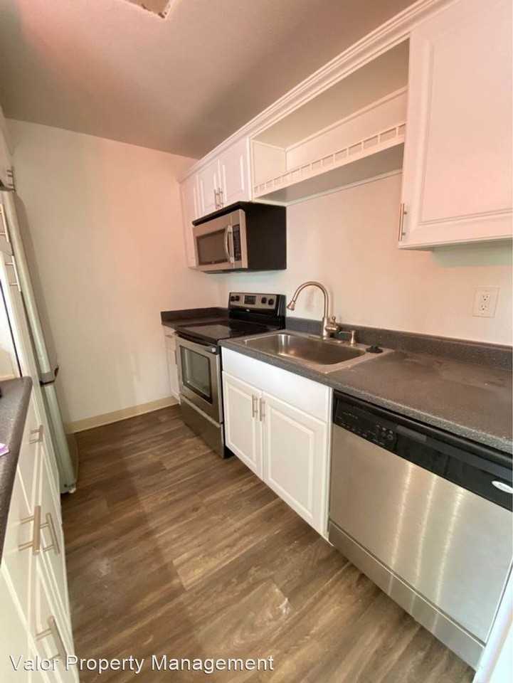 1286 N Mollison Ave - Photo 3 of 31