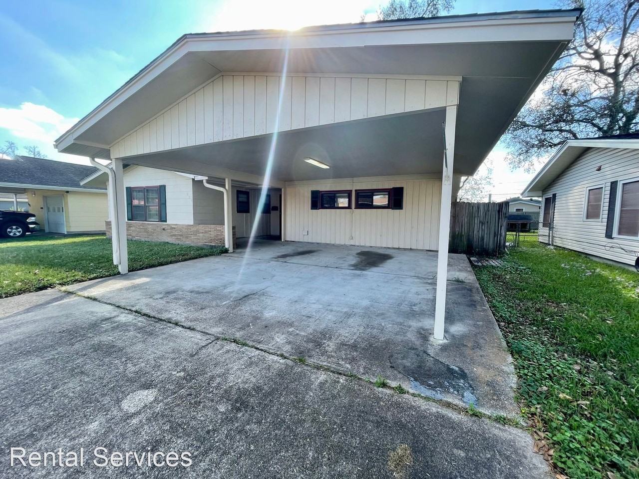 824 S 14th 1/2 St - Photo 2 of 22