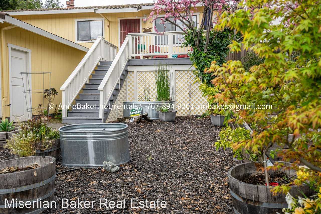 531 N Jefferson St - Photo 2 of 20