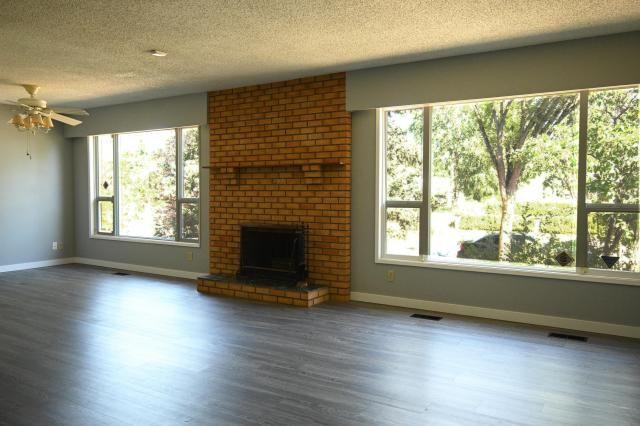 1327 Manson Cres - Photo 2 of 24