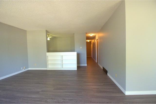 1327 Manson Cres - Photo 3 of 24