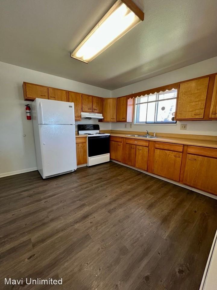 681 N. Fraser Street - Photo 2 of 9