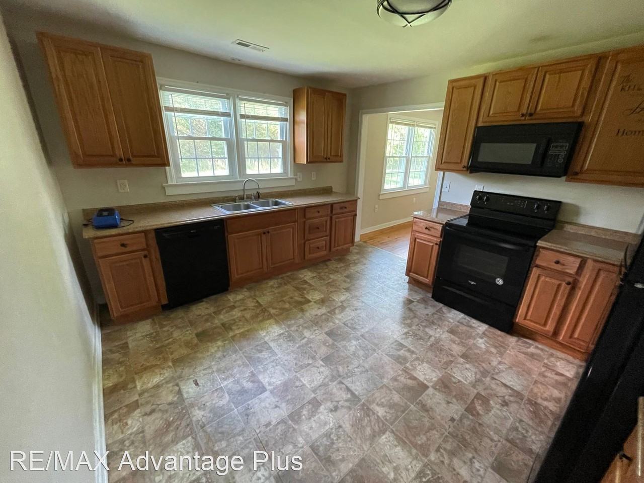 10005 Green Bay Rd - Photo 2 of 9