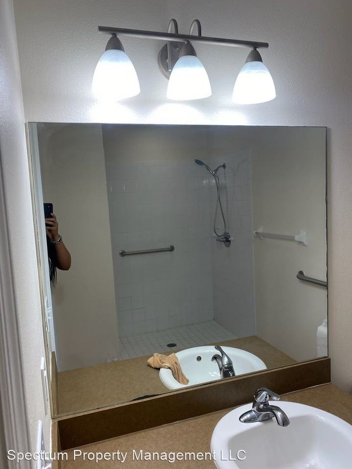 1010 High St - Photo 2 of 7