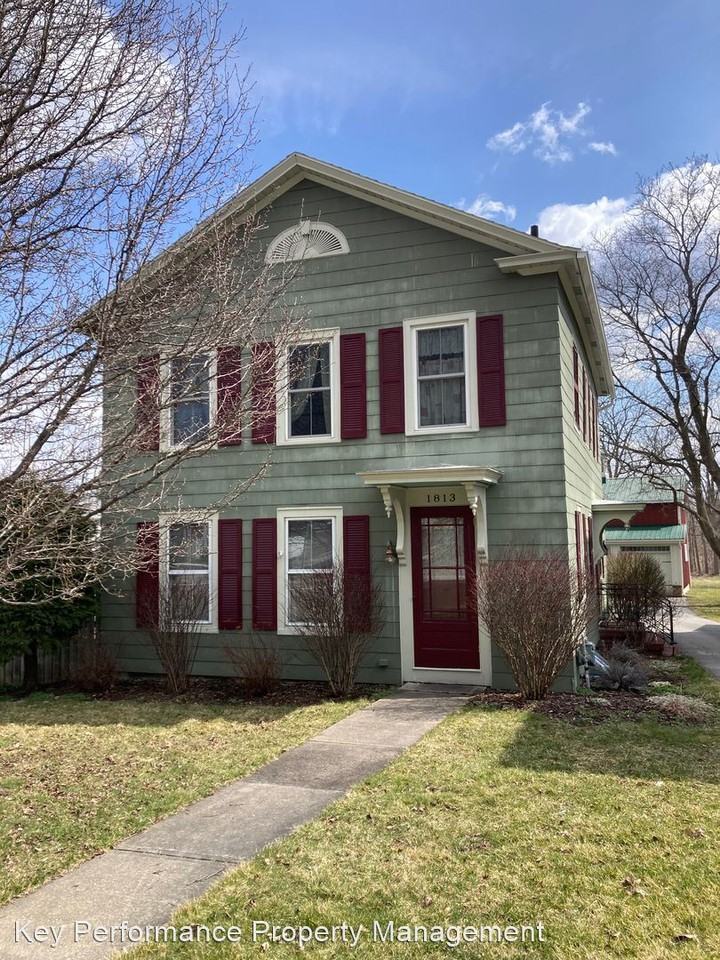 1813 Rochester St - Photo 2 of 43