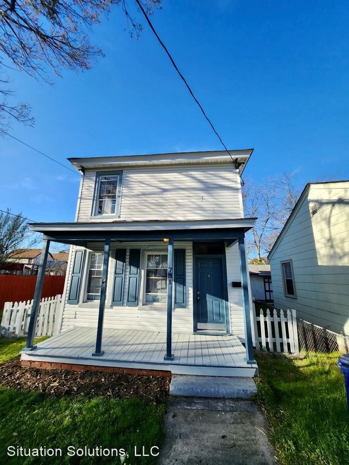 731 Flanders Cir - Photo 2 of 5