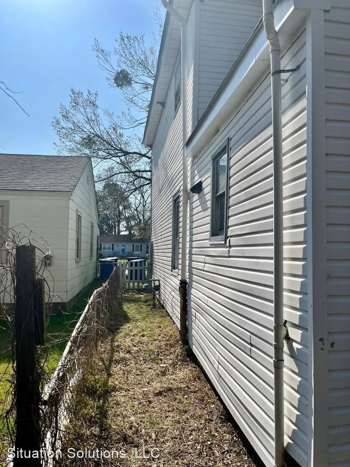 731 Flanders Cir - Photo 3 of 5