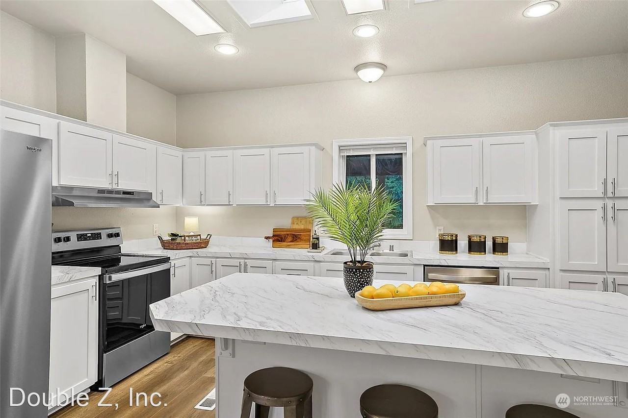 10702 199th St E - Photo 3 of 5