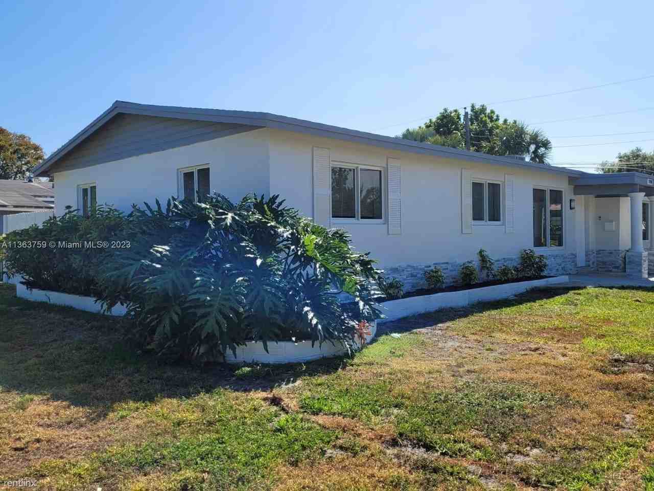 900 Sw 31st St #900 - Photo 3 of 13