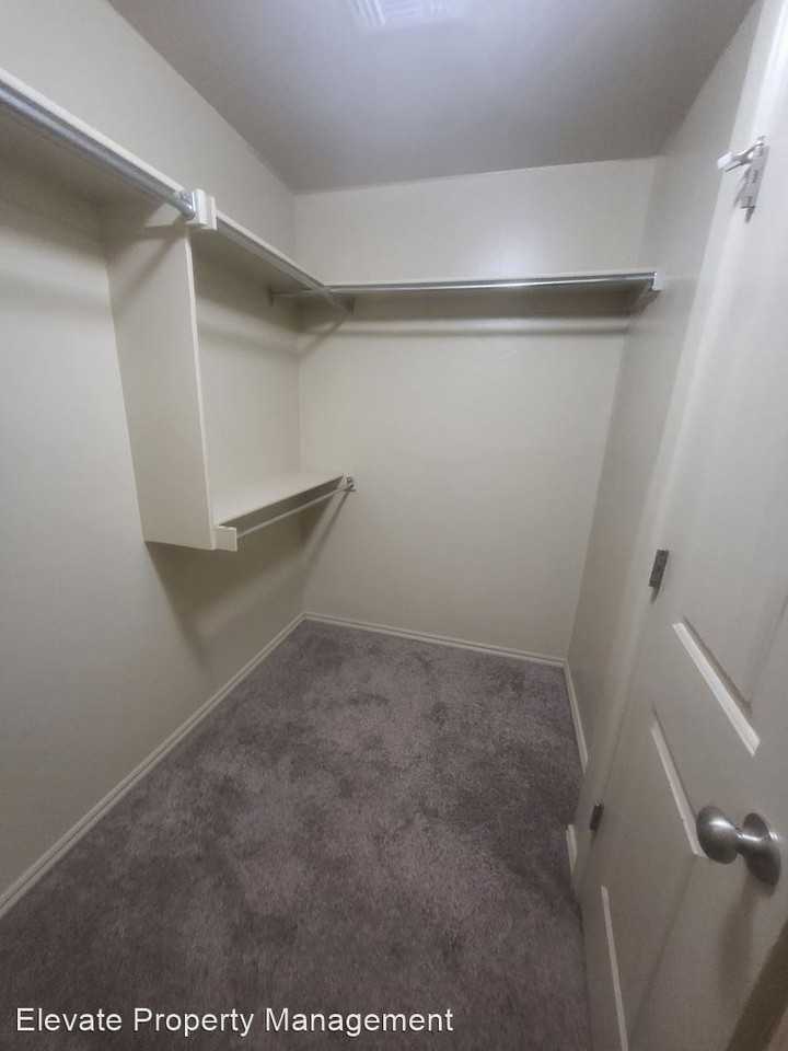 923 W Prairie Wind Way - Photo 3 of 17
