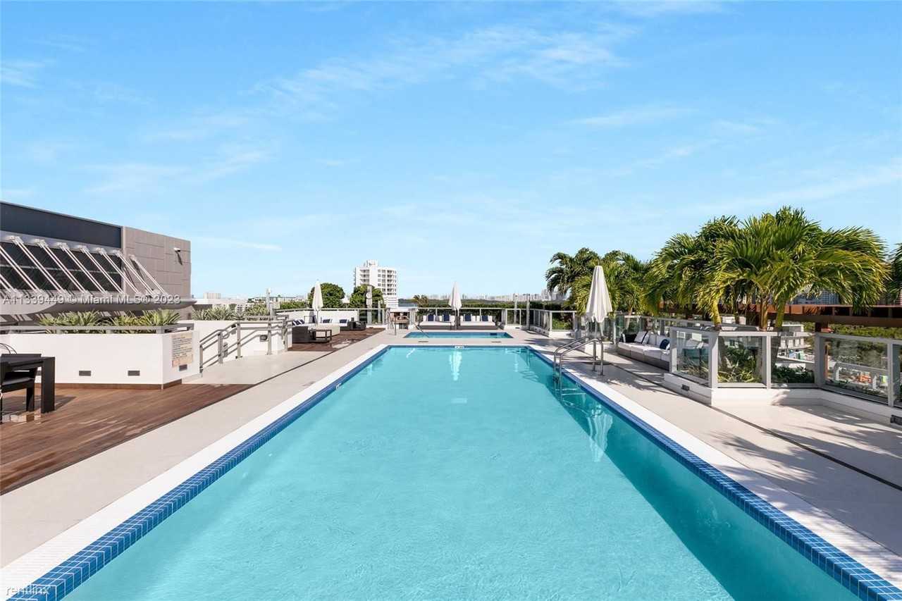 9521 E Bay Harbor Dr - Photo 3 of 42