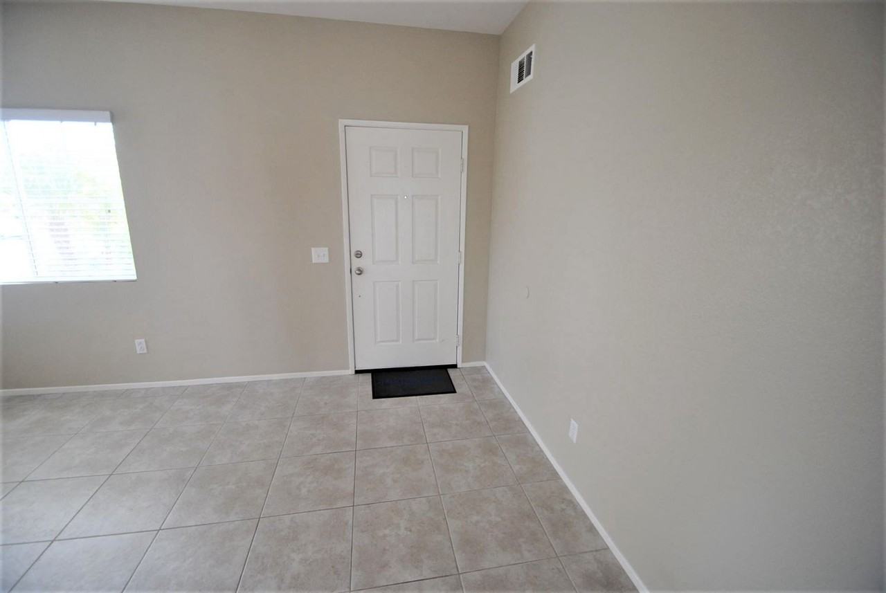 44713 Longfellow Ave - Photo 3 of 13