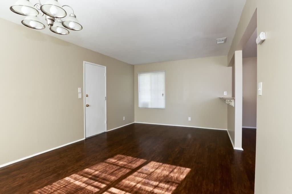 4800 Hamilton Ave - Photo 3 of 18