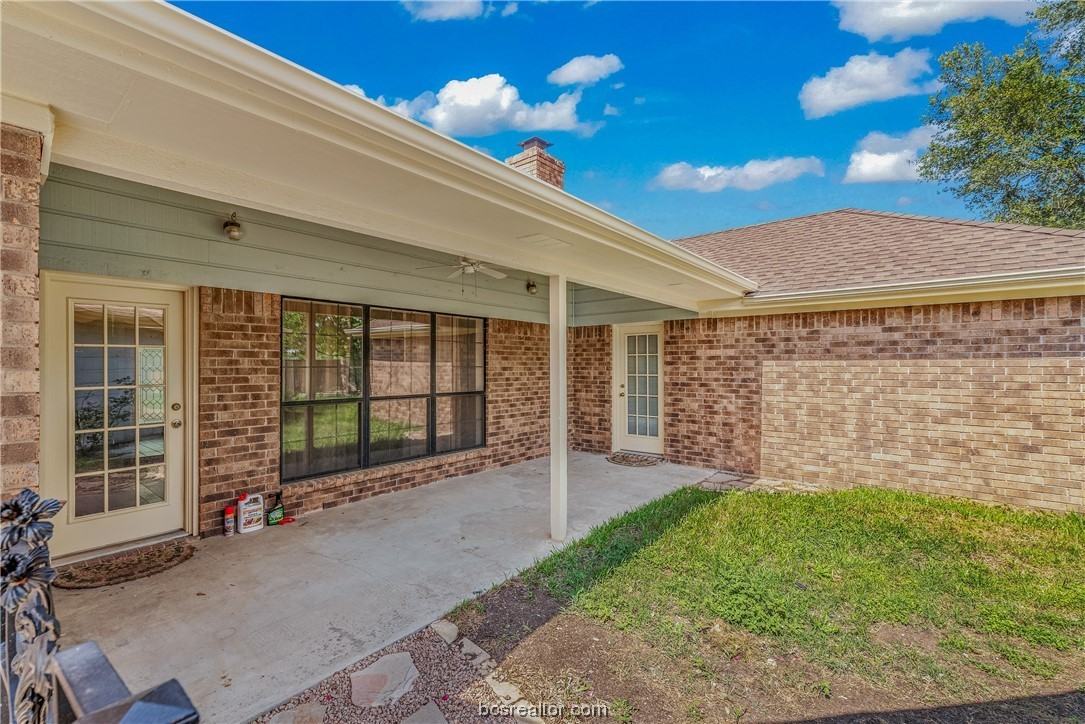 1806 Rosebud Ct - Photo 3 of 50