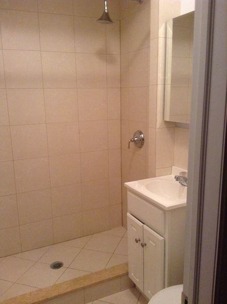WILLOUGHBY AVENUE**H/W FLOORS**D/W**LAUNDRY**GRANITE*C/T**LOTS*OF*LIGHT** - Photo 2 of 5