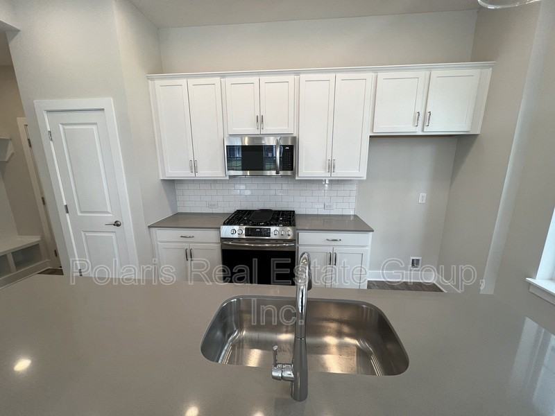 561 Steinbeck Place - Photo 4 of 22