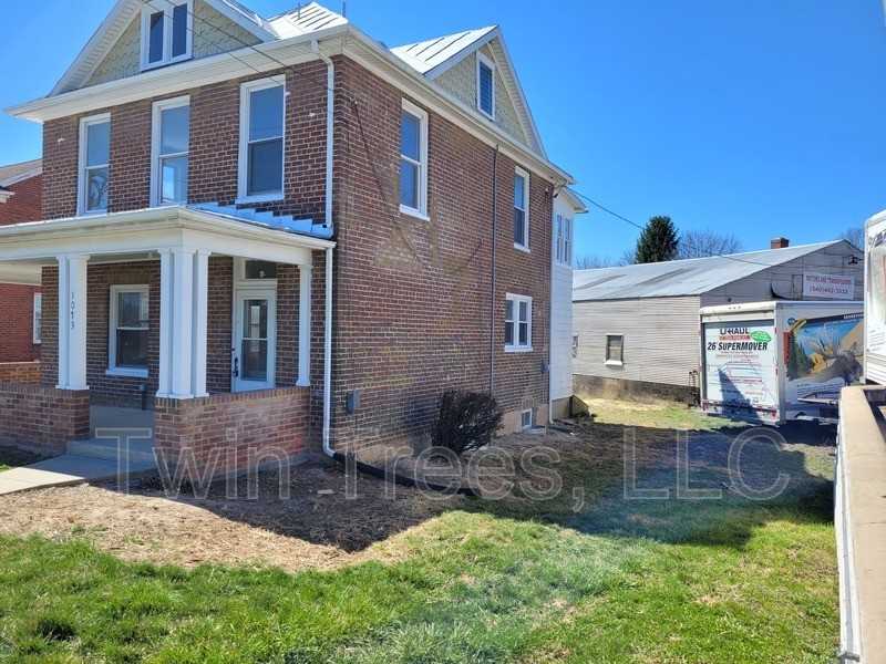 1073 Chicago Ave #STEB - Photo 2 of 10