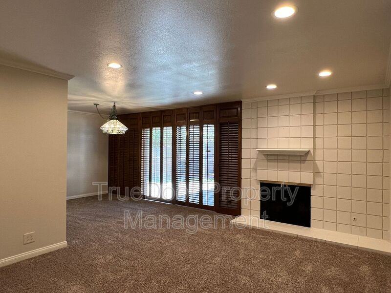 906 S Deming St - Photo 2 of 14