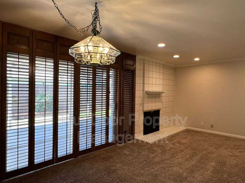 906 S Deming St - Photo 3 of 14