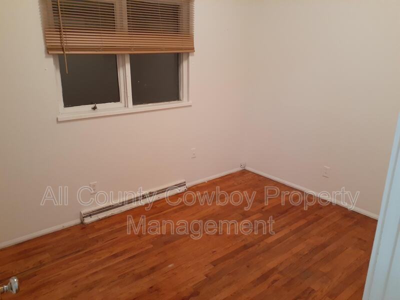 707 S 23rd St #707 - Photo 4 of 18