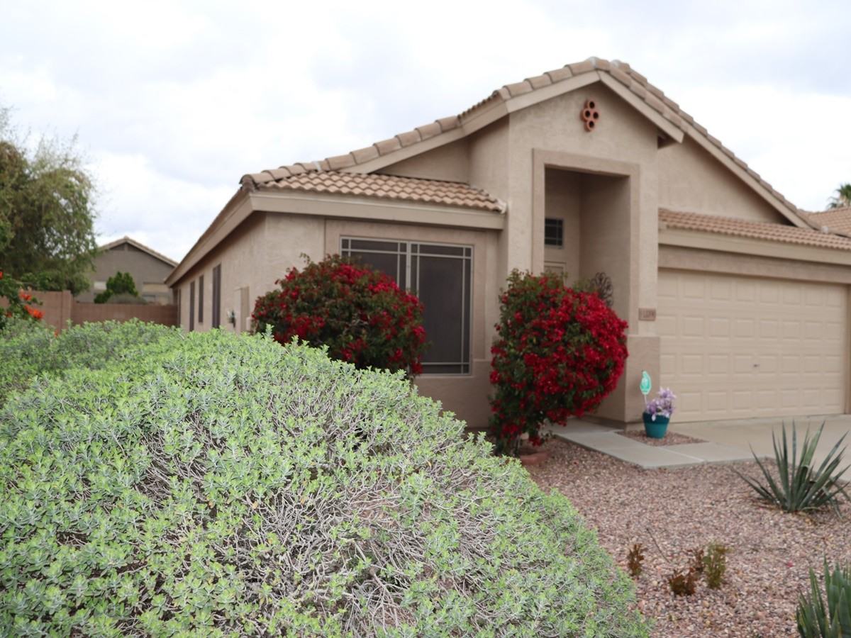 13390 W Watson Ln - Photo 2 of 23