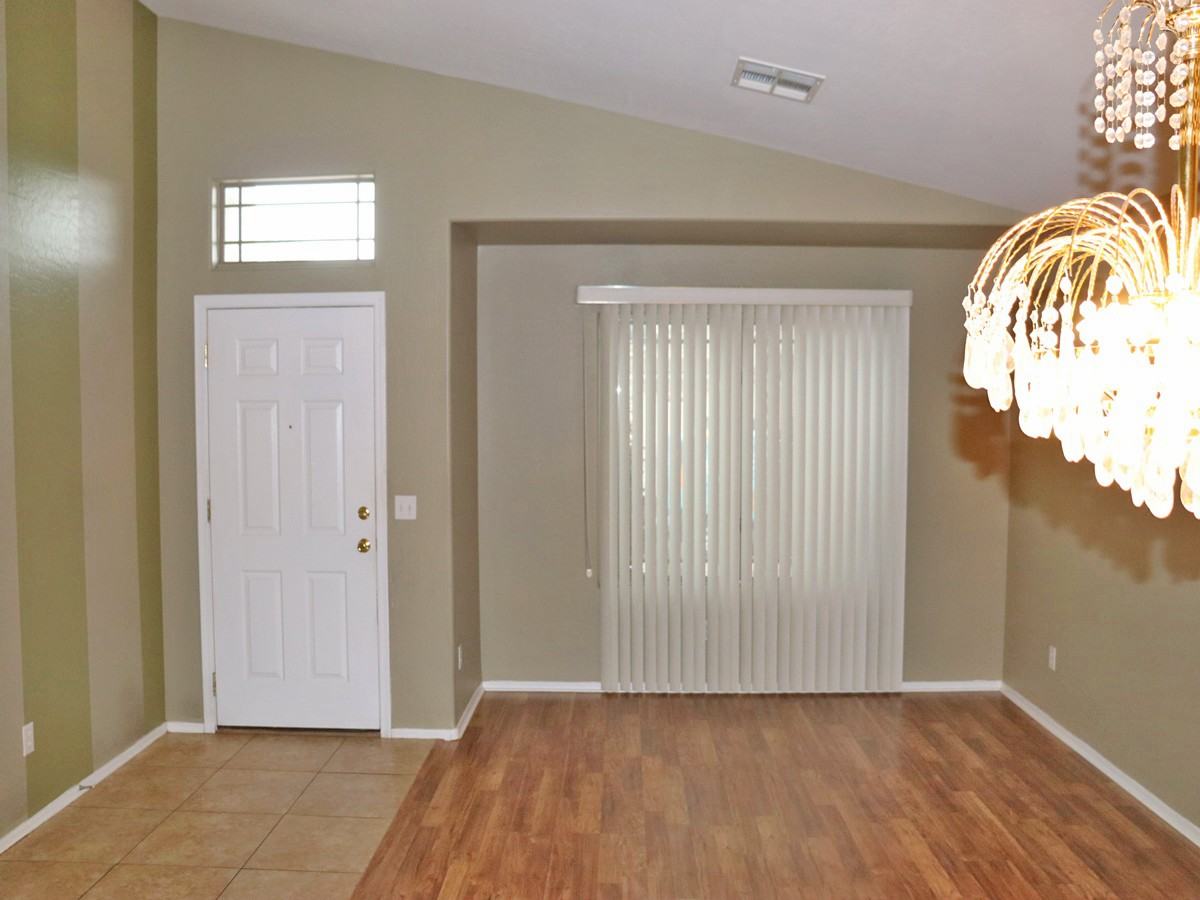 13390 W Watson Ln - Photo 3 of 23