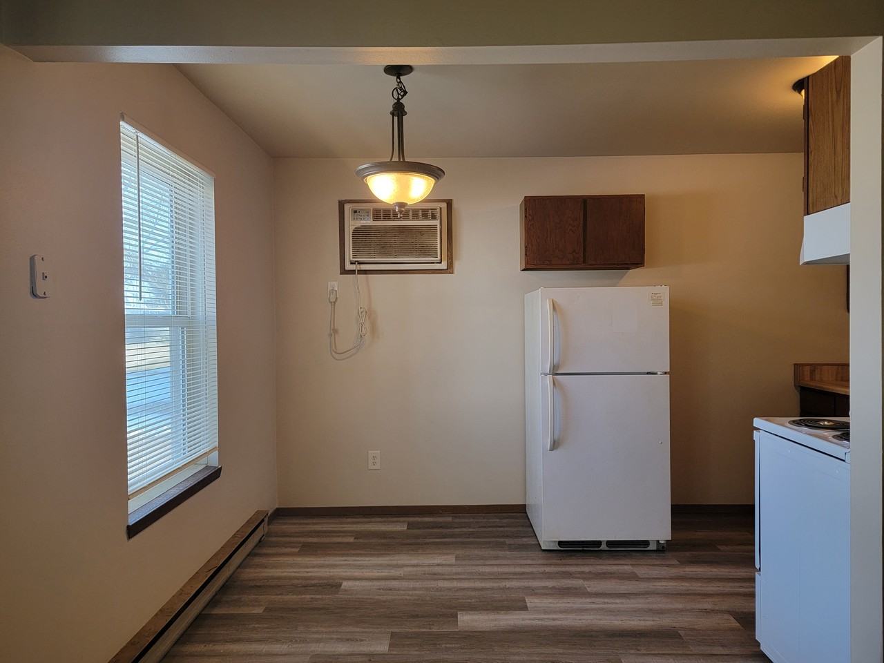1335 Moreland St - Photo 3 of 11