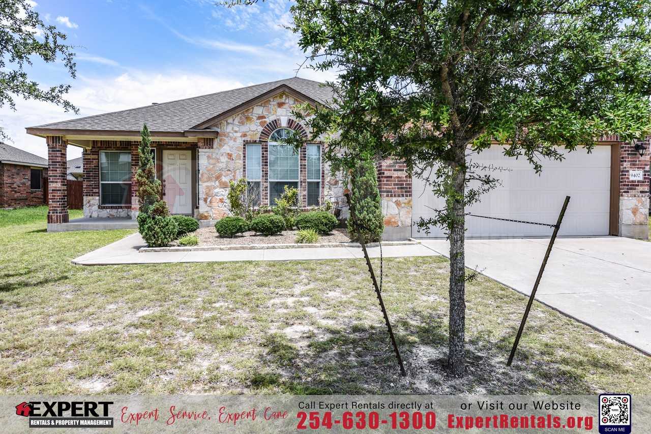 9402 Zayden Dr - Photo 3 of 28